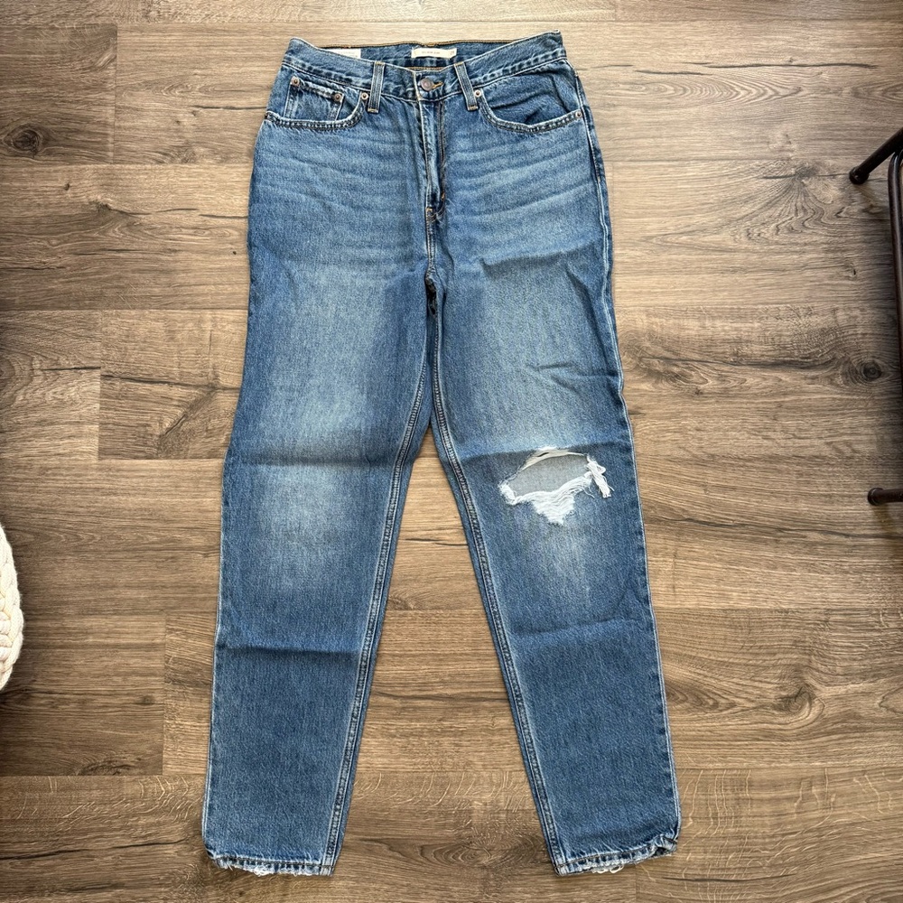 Levis 80’s Mom Jeans Dark Denim Blue Distressed Size 29 Women